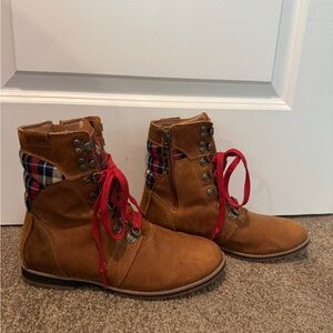 Columbia Tan Boots with Red Accents
